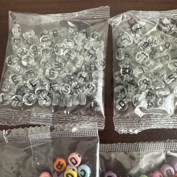 800 Beads! Assorted Colors Acrylic Letter Alphabet, Clear, White, Round, 6-7mm - Picture 2 of 5